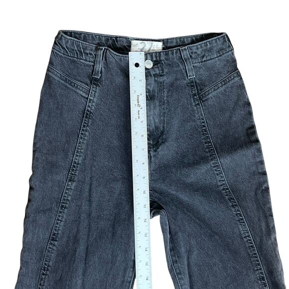 Free People We The Free Women’s Sz 27 High Rise Flare Jeans Black Gray Denim - Picture 14 of 15